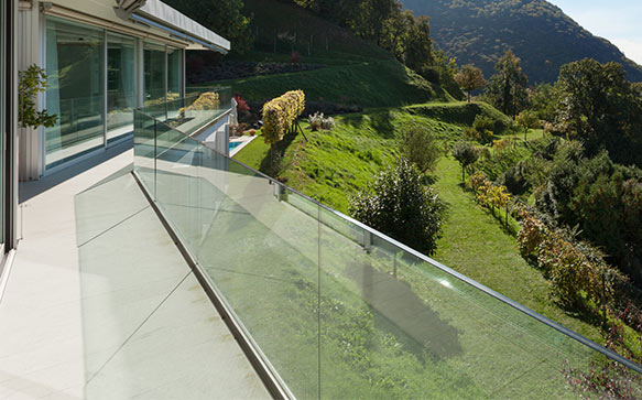 garde-corps-verre-pour-balcon-terrasse-exterieur